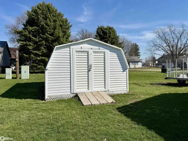 202 E Weissenburger ST, Laurel, IA 50141