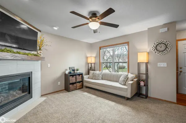 12323 Tanglewood DR, Urbandale, IA 50323
