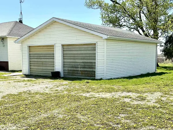 28916 HWY 2, Udell, IA 52593