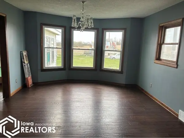 2037 Ivanhoe RD, Ely, IA 52227-9523