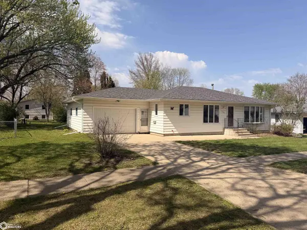 2128 W Bremer AVE, Waverly, IA 50677