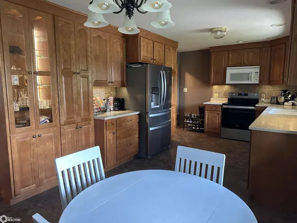 210 E 6th Street ST, Kanawha, IA 50447