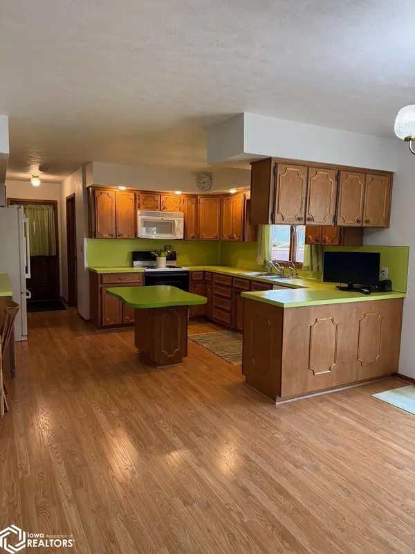 201 W 4Th ST, Packwood, IA 52580
