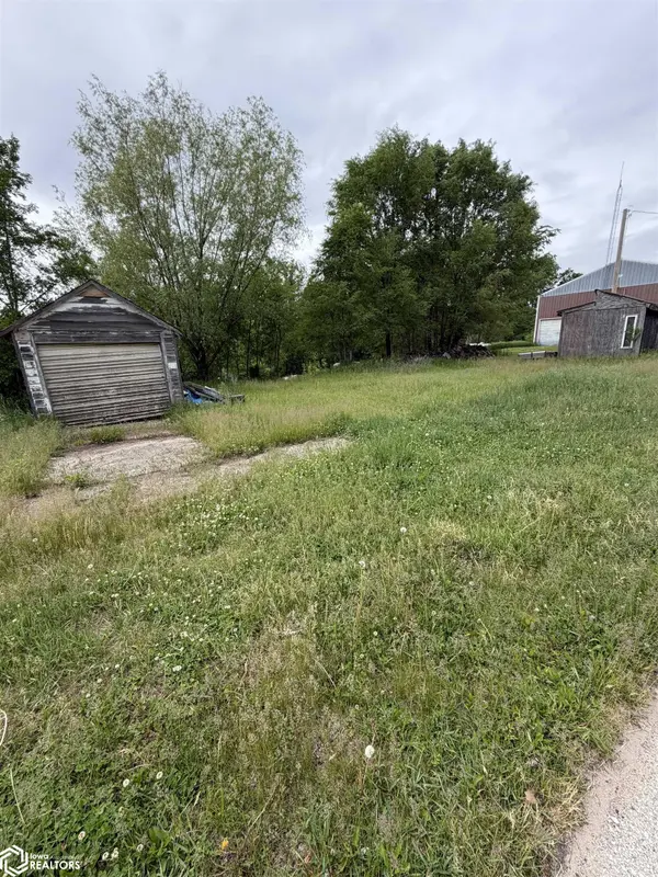 7th ST, Steamboat Rock, IA 50672