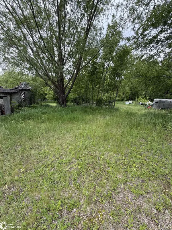7th ST, Steamboat Rock, IA 50672