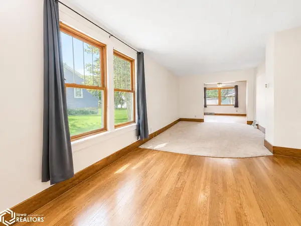 208 S Lake St, Lake Mills, IA 50450