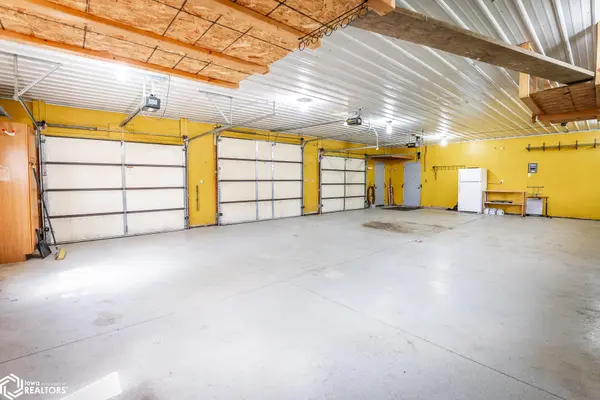 1802 220Th ST, State Center, IA 50247