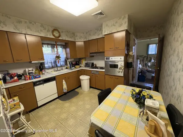 608 School ST, Moosic, PA 18507