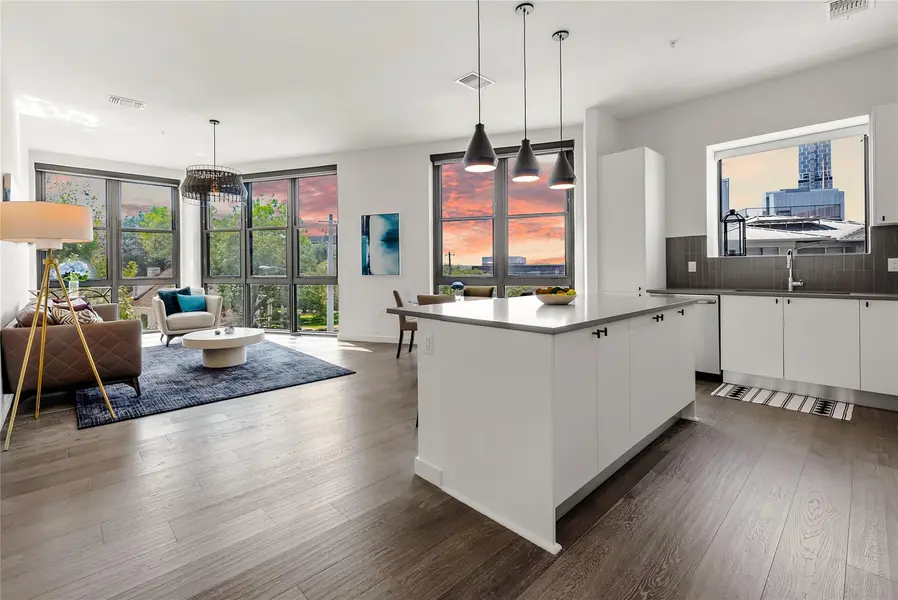 800 Embassy DR #337, Austin, TX 78702