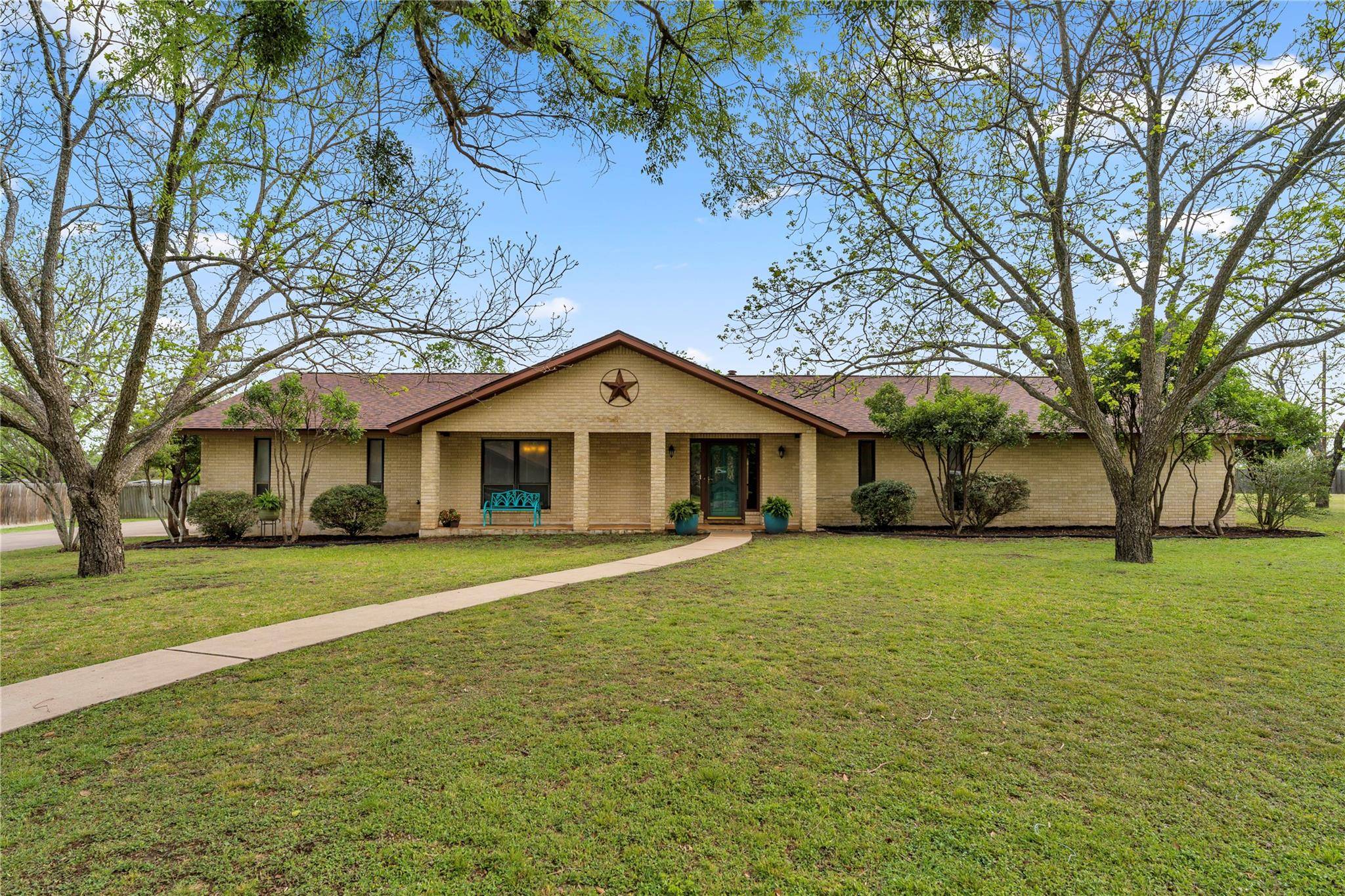 217 Corder LN, Burnet, TX 78611