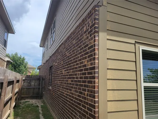 225 Shale CIR, Buda, TX 78610