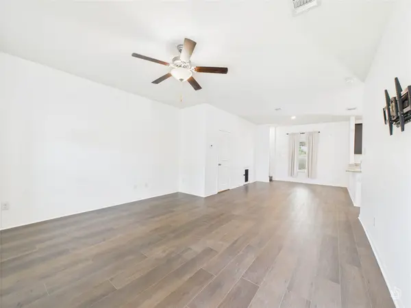 1687 Twin Estates DR, Kyle, TX 78640