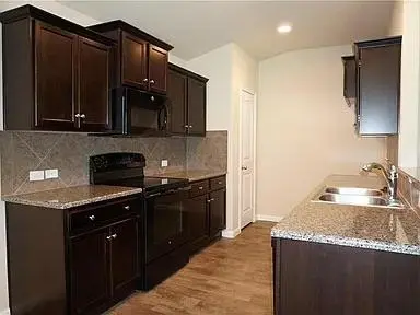 113 Leon River LOOP, Hutto, TX 78634