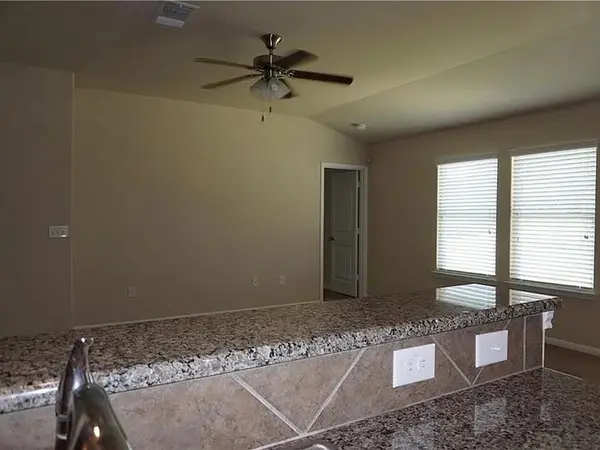 113 Leon River LOOP, Hutto, TX 78634