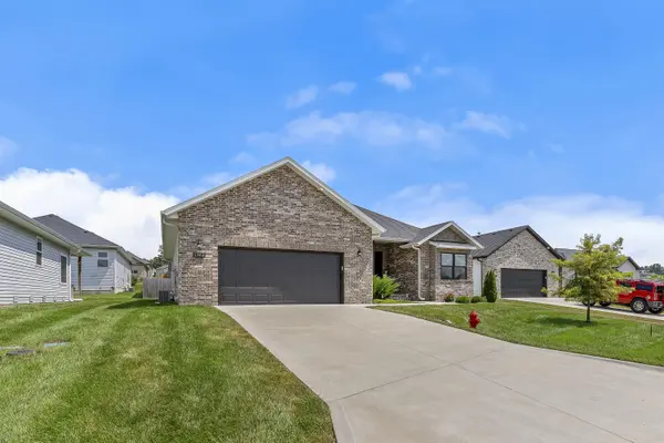 1102 S Strait AVE, Ozark, MO 65721