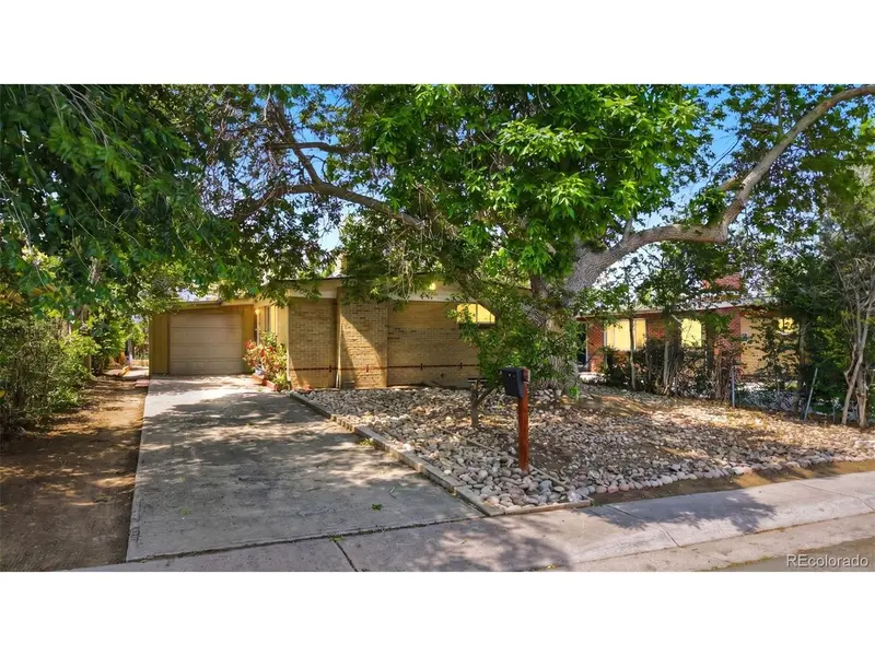 1225 Dallas, Aurora, CO 80010