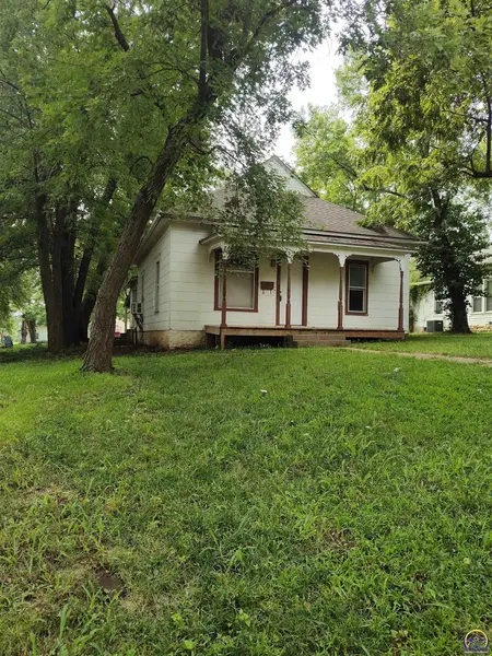 609 West ST, Holton, KS 66436