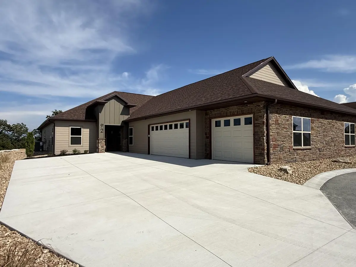 92 Mountain View CT, Branson West, MO 65737