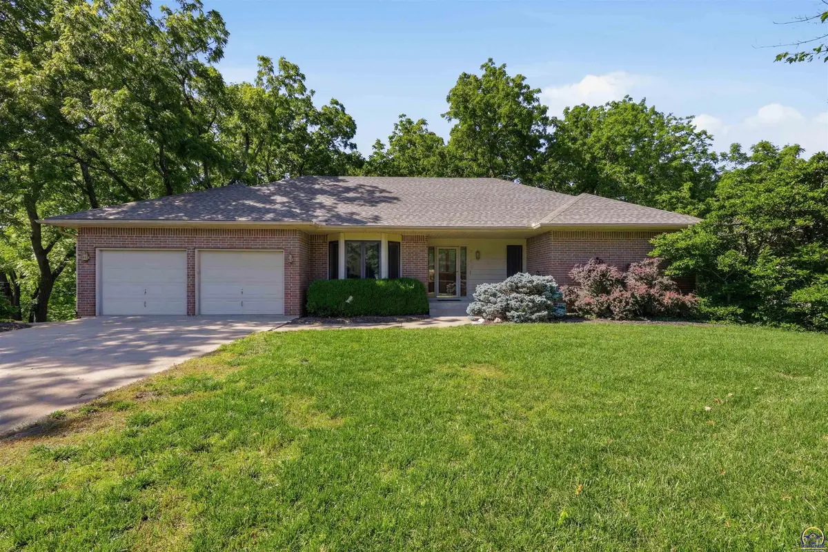 3300 SE Meadowview DR, Topeka, KS 66605