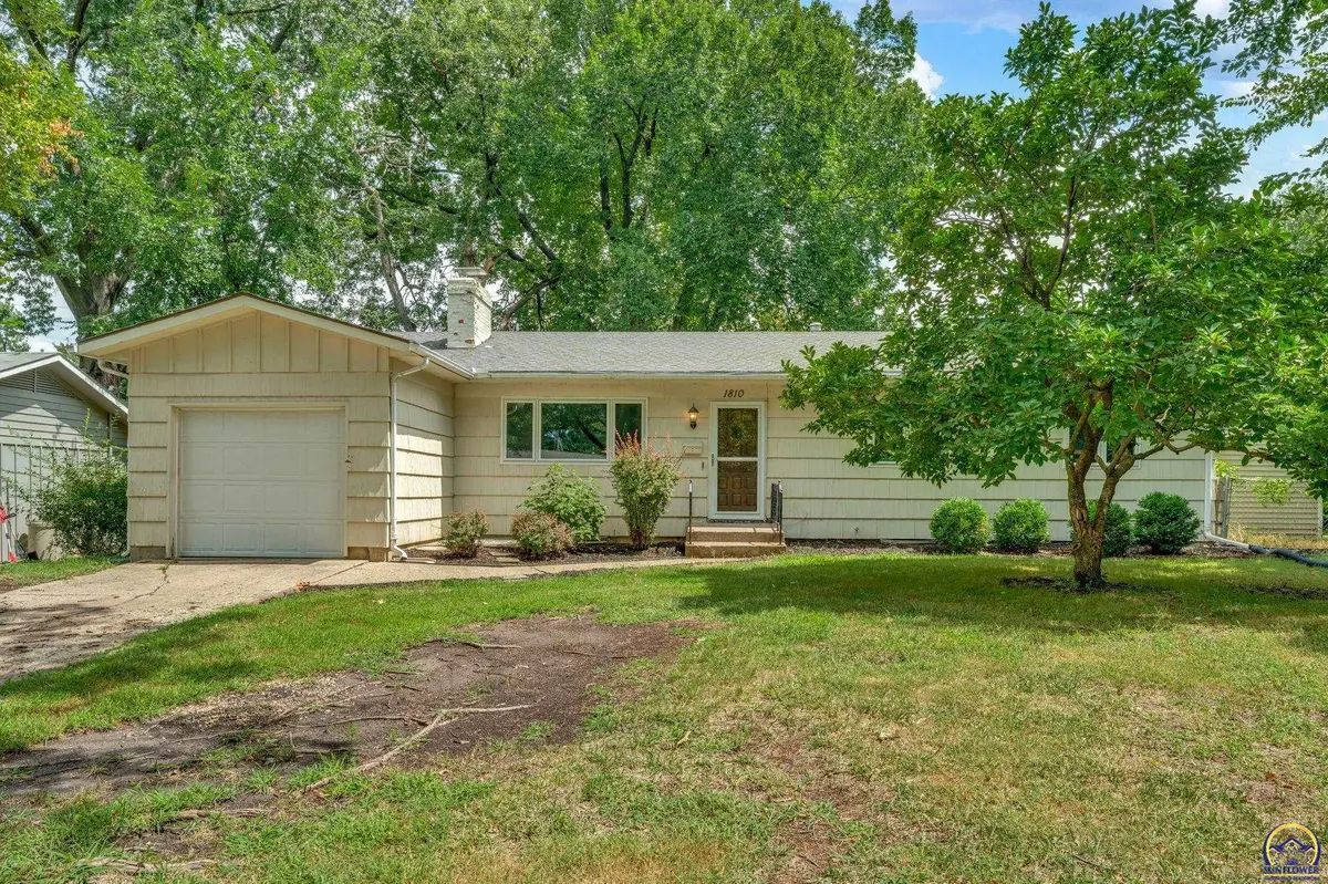 1810 SW Kent PL, Topeka, KS 66604