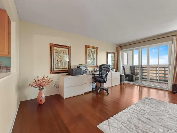 9335 E Center #8C, Denver, CO 80247