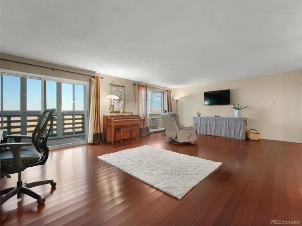 9335 E Center #8C, Denver, CO 80247