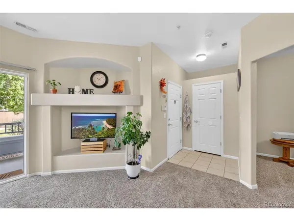 5255 Memphis #8-806, Denver, CO 80239