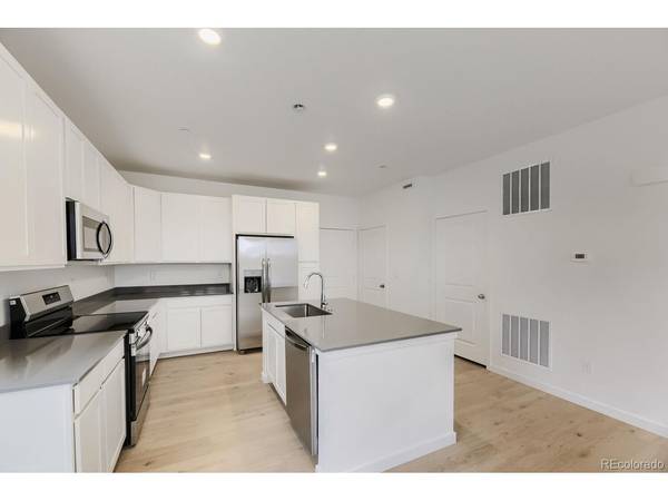 7613 S Mobile, Centennial, CO 80016
