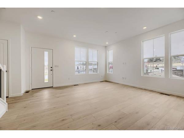 7613 S Mobile, Centennial, CO 80016