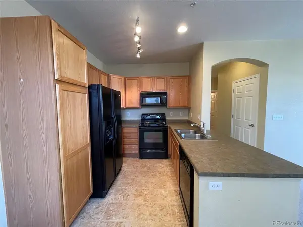 9552 Pearl #102, Parker, CO 80134