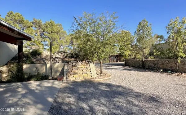 4015 Senna DR, Las Cruces, NM 88011