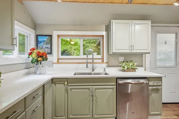 1307 Redwing Road, Valparaiso, IN 46383