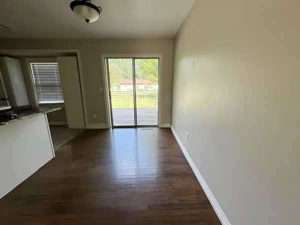 1256 S Meadowview AVE, Springfield, MO 65804