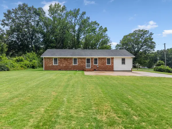 175 Foster St, Cowpens, SC 29330