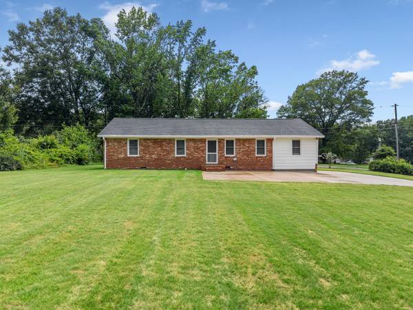 175 Foster St, Cowpens, SC 29330