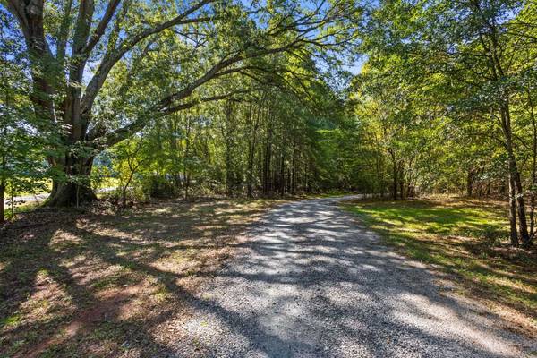 770 Dickson RD, Campobello, SC 29322