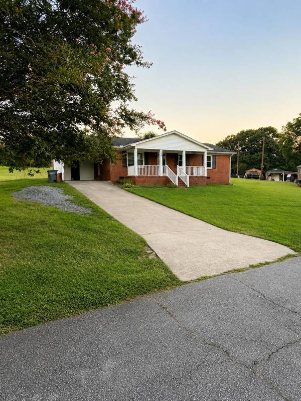 104 Meadow LN, Liberty, SC 29657