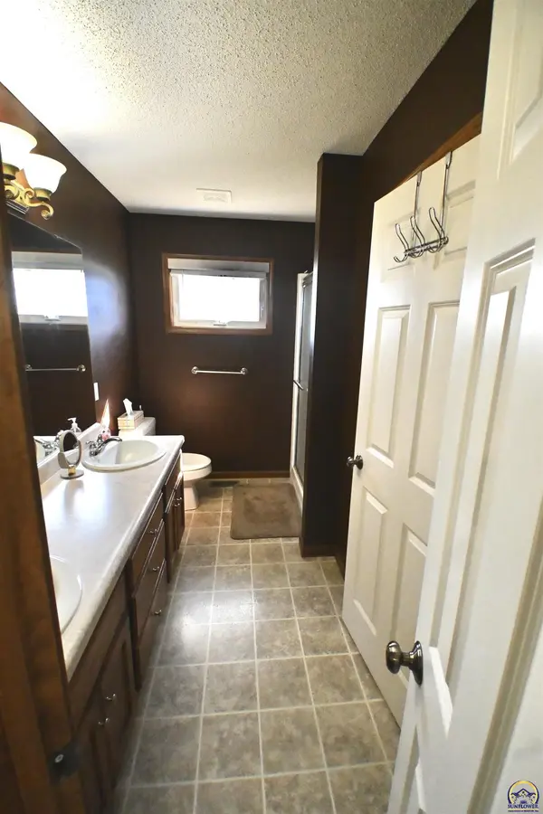 2522 SW Windermere CT, Topeka, KS 66614