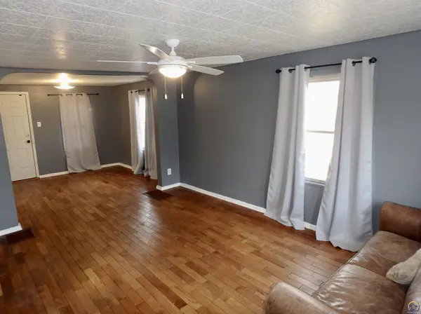 701 SW MacVicar AVE, Topeka, KS 66606