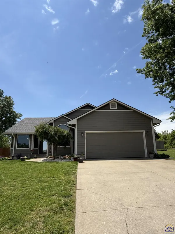 6506 Crescent Rim DR, Ozawkie, KS 66070