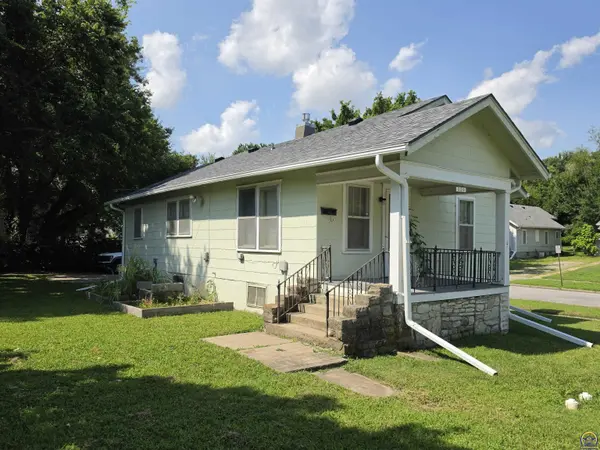 229 W 15th Ave, Emporia, KS 66801