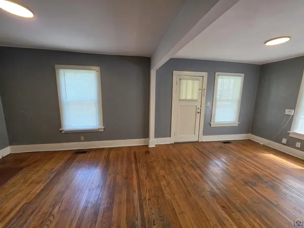 229 W 15th Ave, Emporia, KS 66801