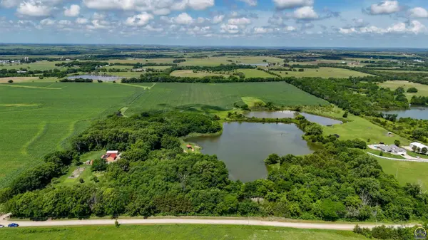 8441 SW Valencia RD, Auburn, KS 66402