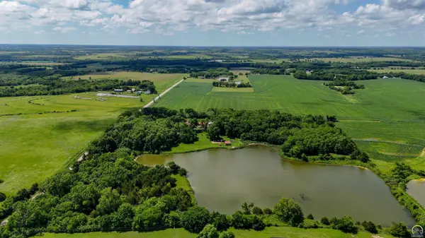 8441 SW Valencia RD, Auburn, KS 66402
