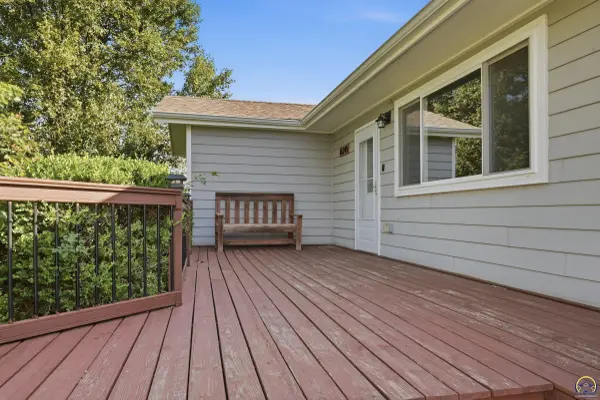 16345 Shadow Cir, Wamego, KS 66547