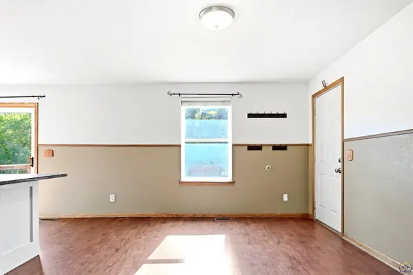 16345 Shadow Cir, Wamego, KS 66547