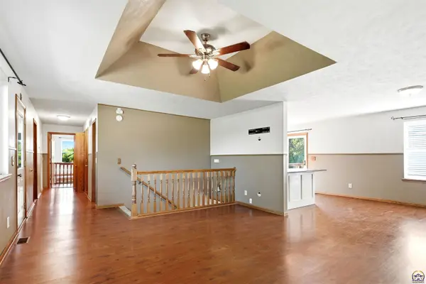 16345 Shadow Cir, Wamego, KS 66547