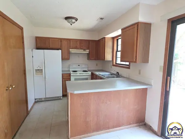 4012 Overland DR, Lawrence, KS 66049-4120