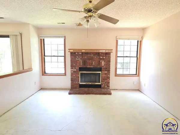 4012 Overland DR, Lawrence, KS 66049-4120