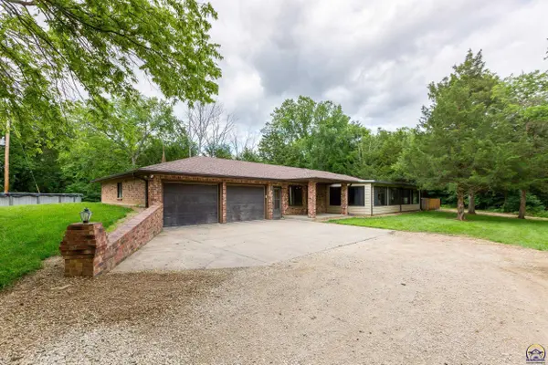 1757 Robb Ln, Perry, KS 66073
